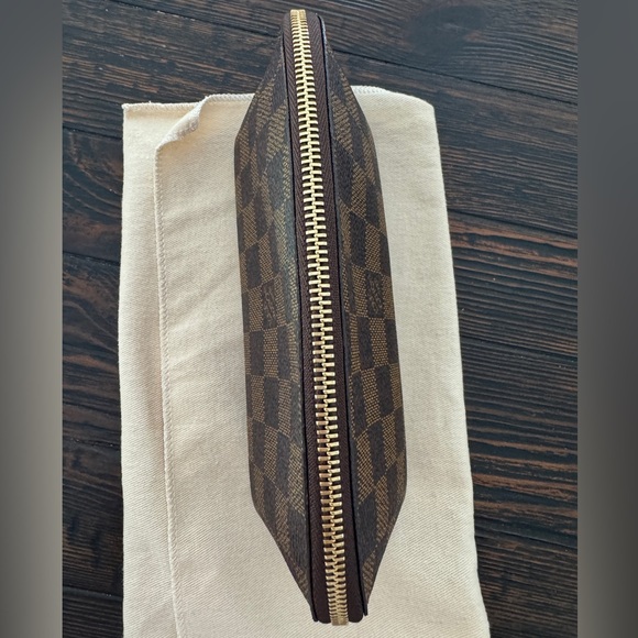 Authentic Louis Vuitton Damier Ebene Cosmetic Pouch in Like New Condition - Picture 6 of 16